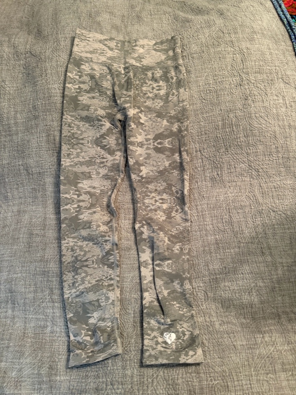 Women’s Camo High-Waist Leggings in Gray/Olive